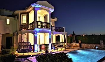 Villa Nazende Fethiye de sauna jakuzi ve havuzlu 8 kişilik denize yakın kiralık villa.