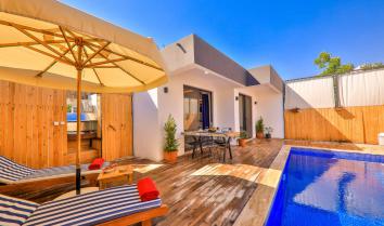 Kalkan Patara da saunalı jakuzili çovuk havuzlu 4 kişilik kiralık villa.