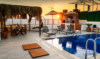 Villa Truva 4 kişi kapasiteli doğa içerisinde konumlu özel havuzlu muhafazakar kiralık tatil villası.