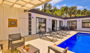 Villa Zeybek, Patara da jakuzili muhafazakar kiralık balayı villası.