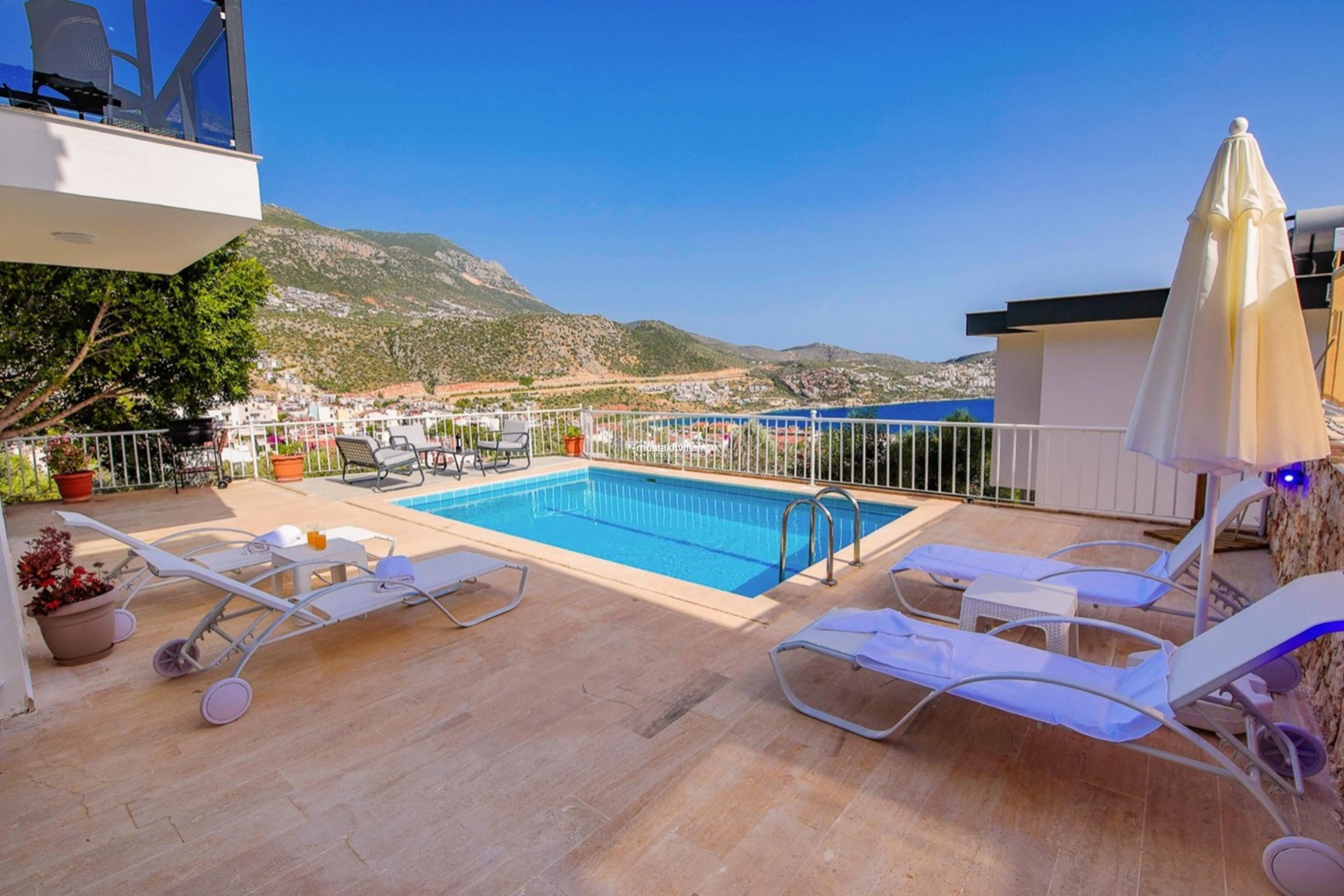 kalkan-moon024_920.jpeg