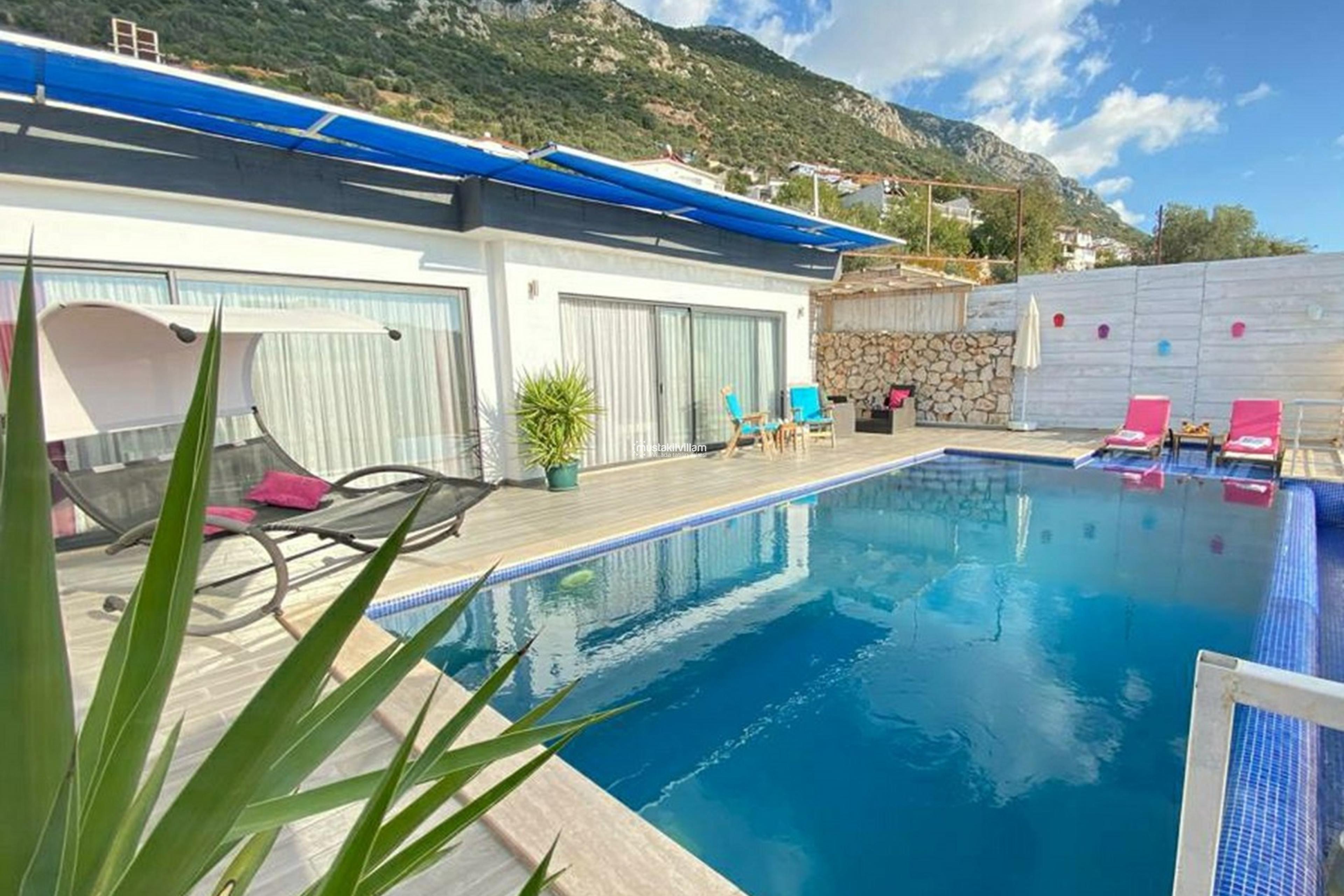 villa-burcumkiralik-tatil-ic-havuzlu-villa-burcu-2_761-20240406-112933_272.jpeg