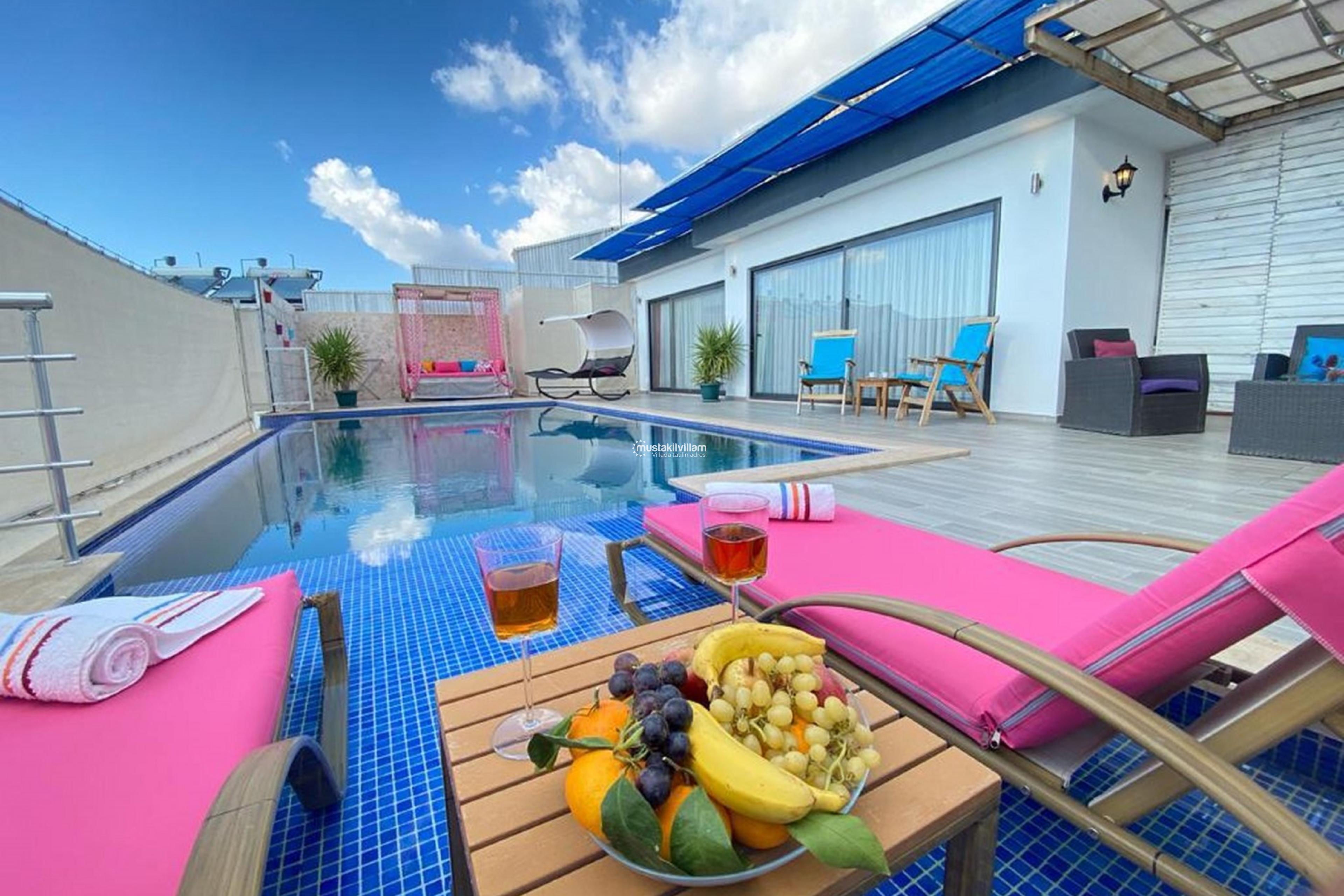villa-burcumkiralik-tatil-ic-havuzlu-villa-burcu-3_203-20240406-112933_580.jpeg