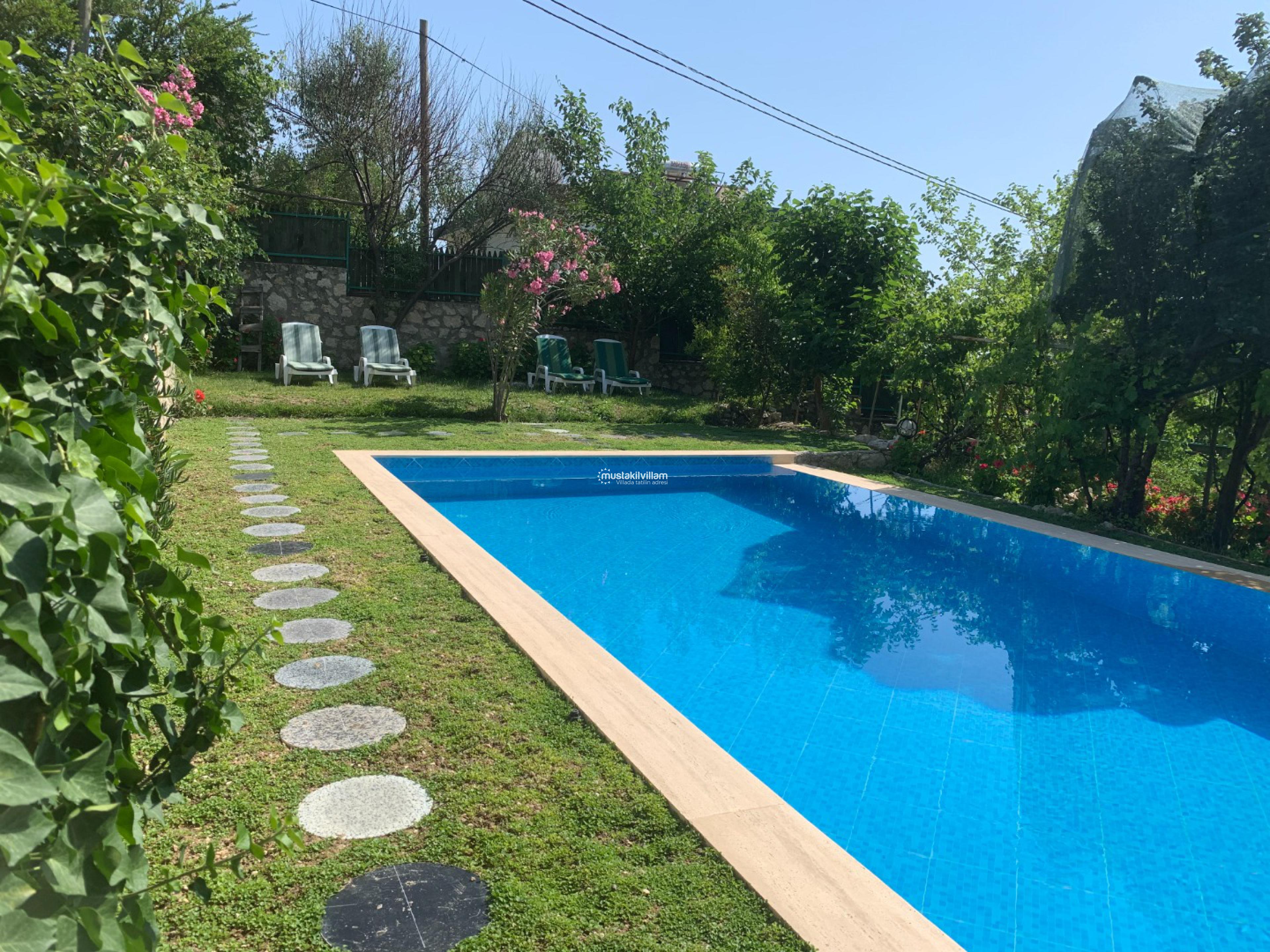 new-pool-area8_830.jpg