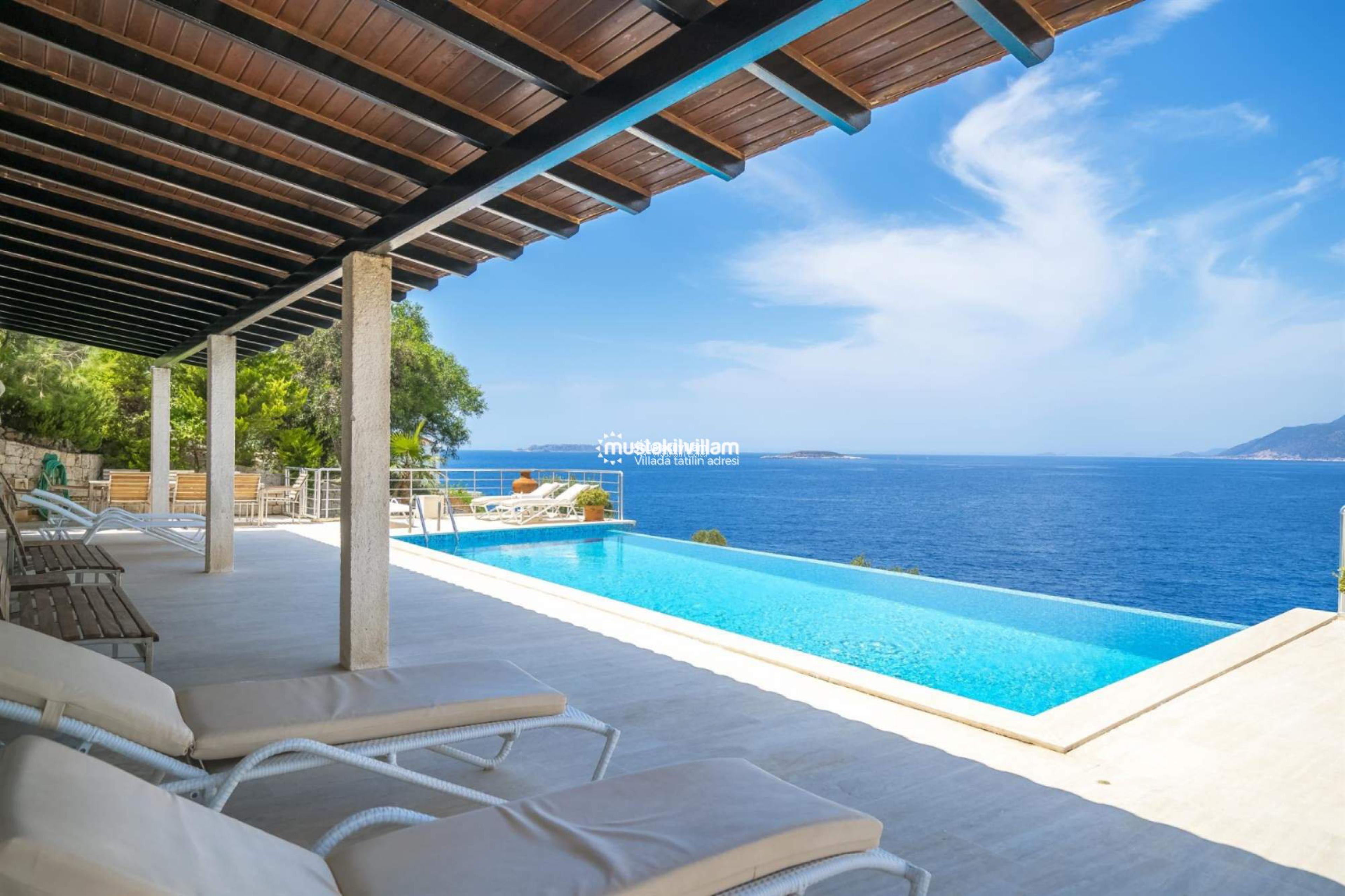 Deniz Manzaralı Villa