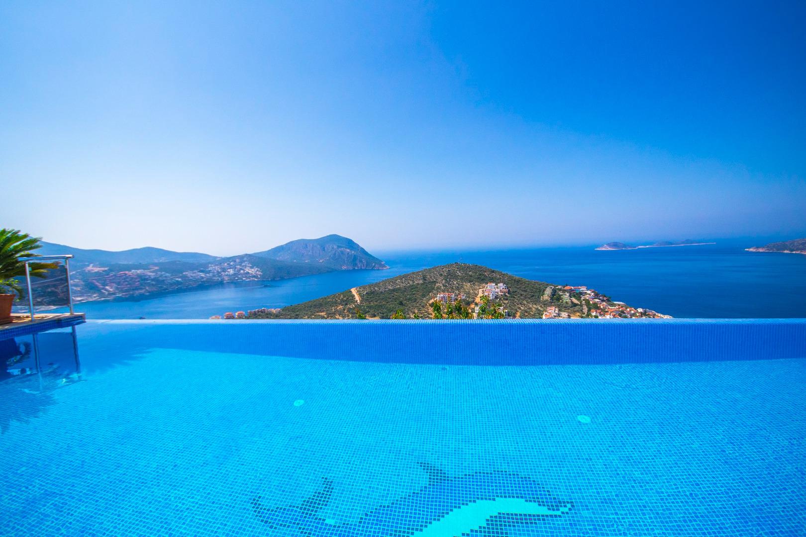 Size Özel Havuzlu Villalarda